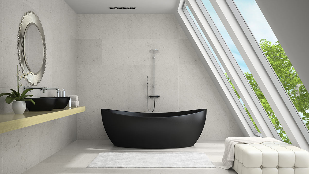 bagno con rivestimento in ceramica tortora e vasca da bagno nera