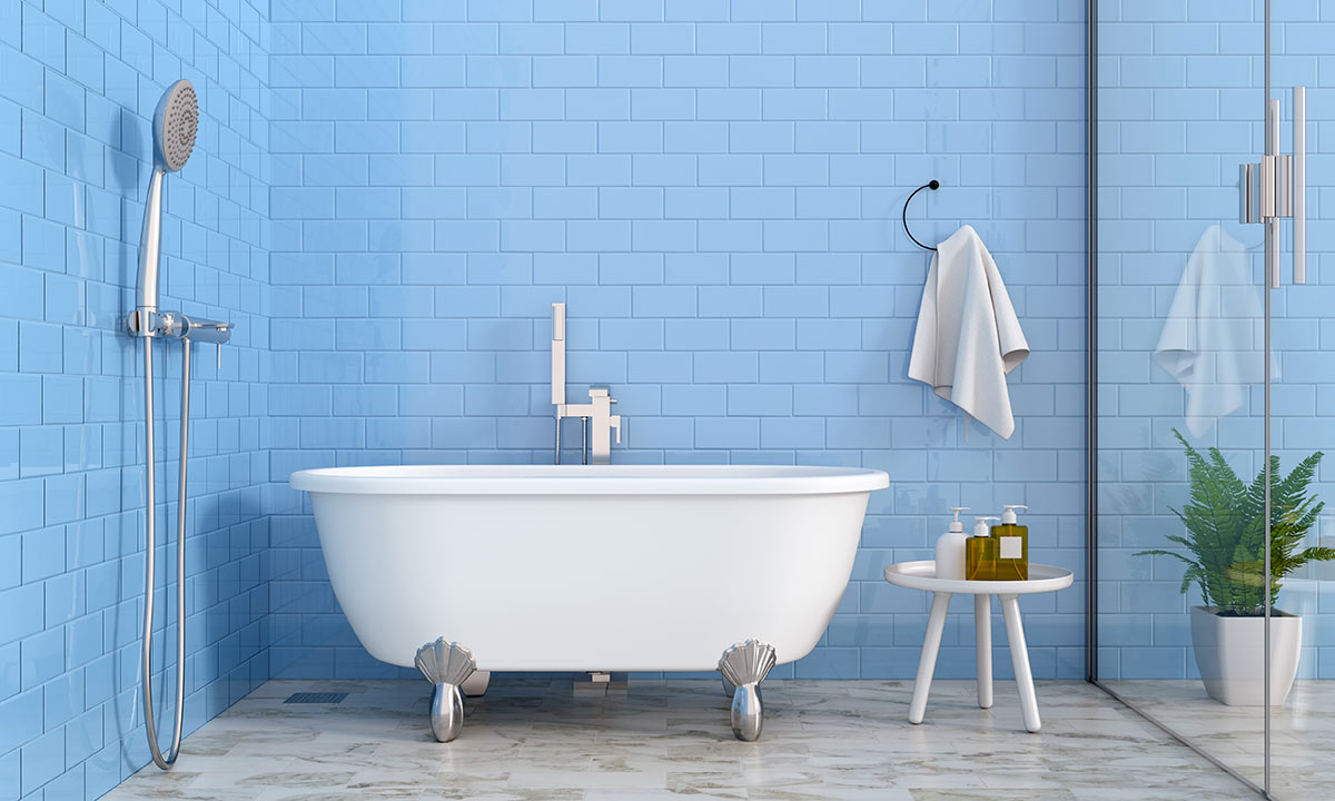 bagno con rivestimento in ceramica color azzurro
