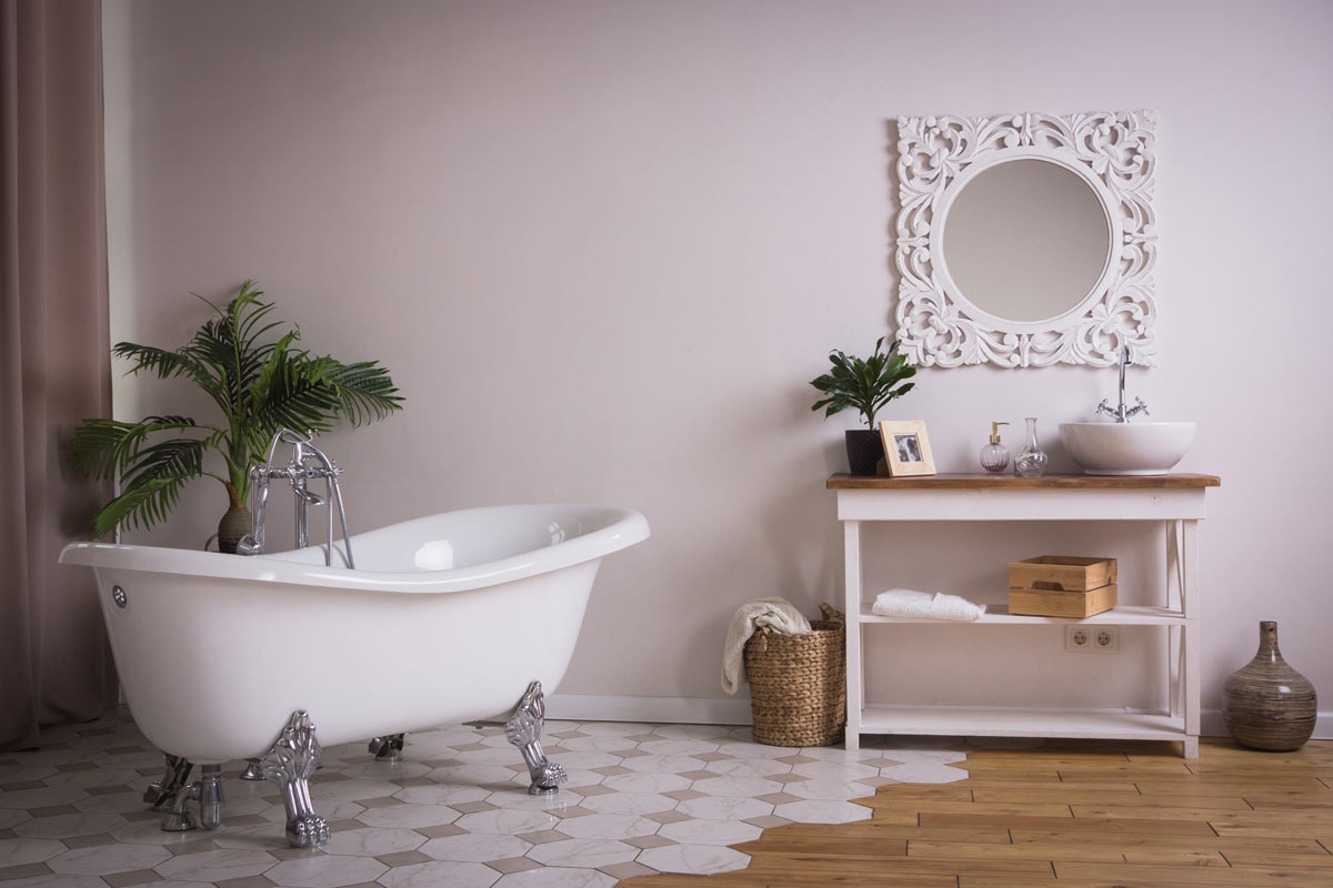 Bagno con pavimento originale