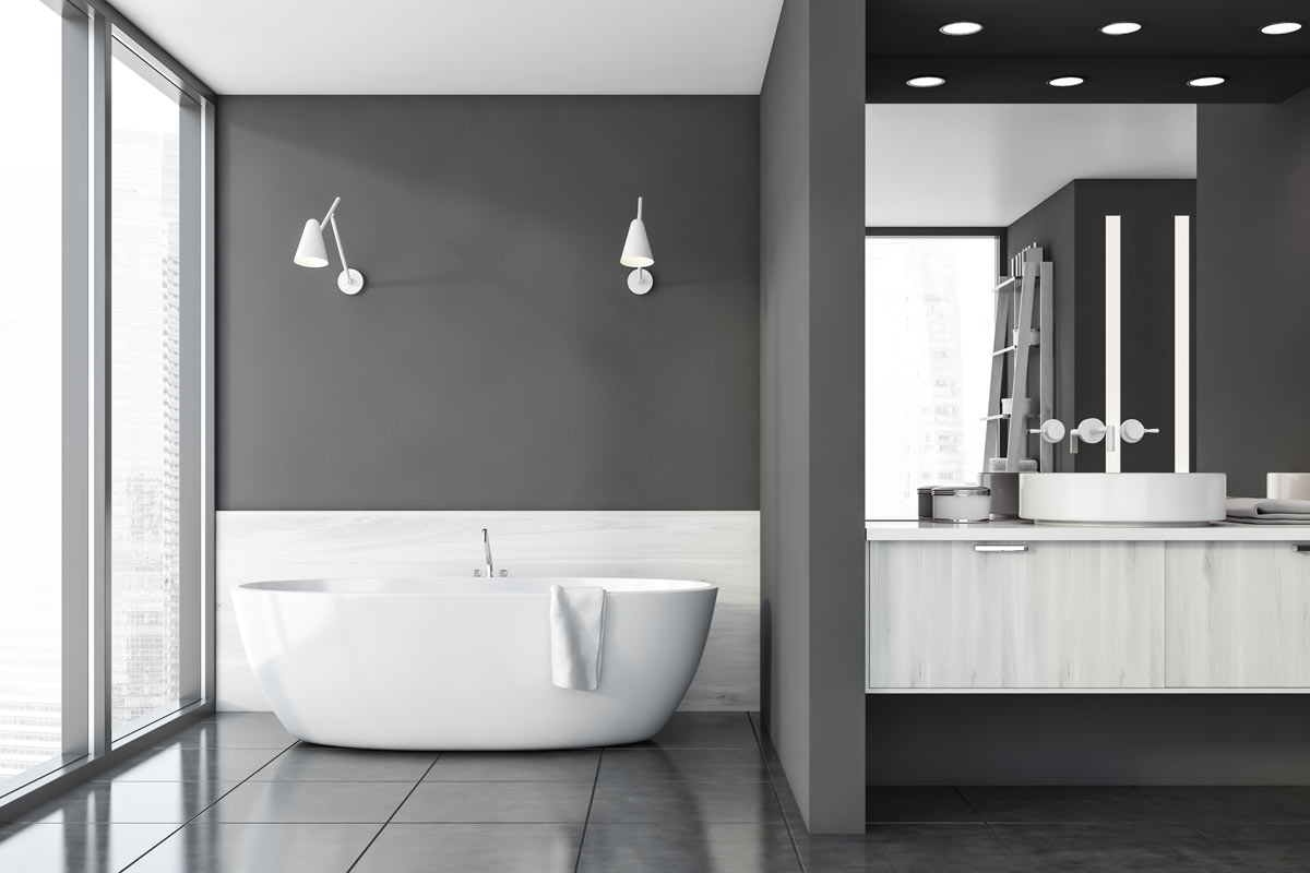 Bagno bianco e grigio.