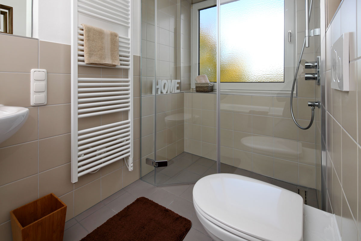 Come ristrutturare il bagno, idee e consigli per risparmiare.