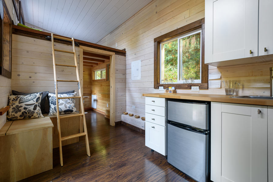 Ristrutturare casa piccola con rivestimenti in legno.