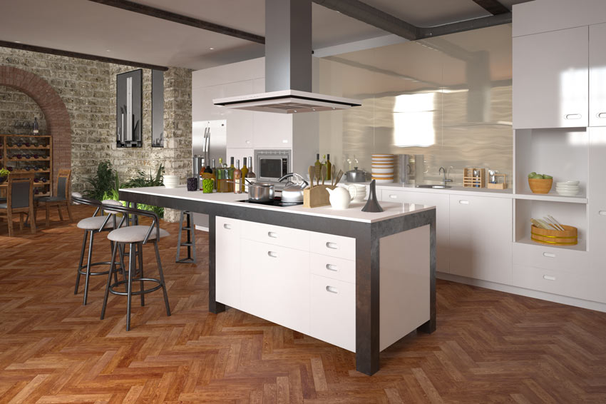 Cucina moderna con pavimento in legno