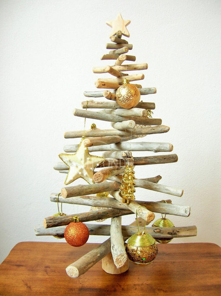 Che Colore Fare L Albero Di Natale 2024 Albero di Natale in legno: 8 idee fai da te da cui prendere spunto